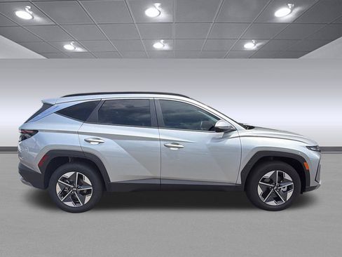 Certified 2025 Hyundai Tucson SEL AWD/4WD image 6