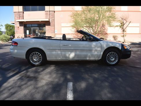 Used 2006 Chrysler Sebring Touring FWD image 2