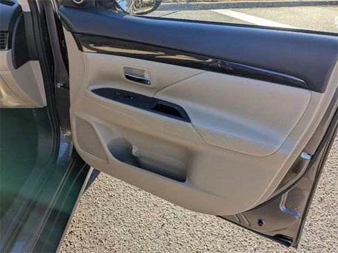 Used 2018 Mitsubishi Outlander GT image 39