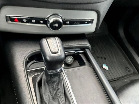 Used 2021 Volvo XC90 T5 Momentum w/ Protection Package Premier image 30