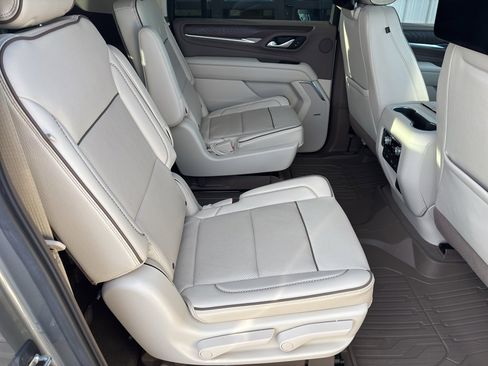 Used 2022 GMC Yukon XL Denali w/ Denali Ultimate Package image 13