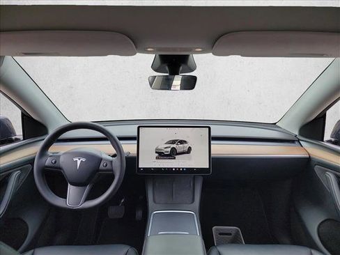 Used 2023 Tesla Model Y Long Range image 17