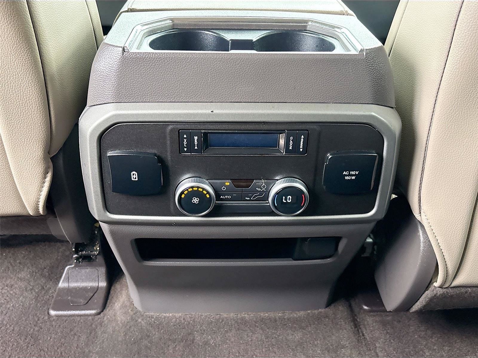 Used 2018 Ford Expedition XLT w/ Equipment Group 202A RWD image 24
