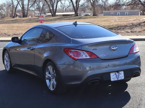 Used 2010 Hyundai Genesis 3.8 image 7
