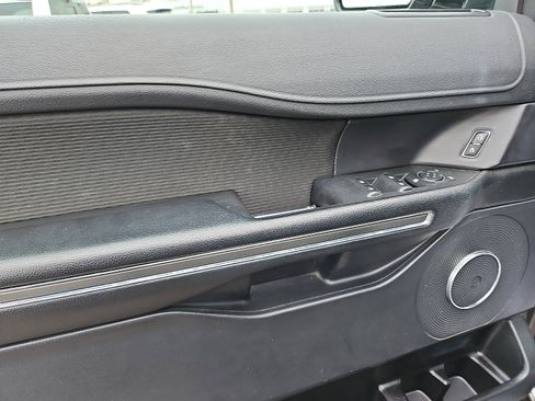 Used 2020 Ford Expedition XLT image 12