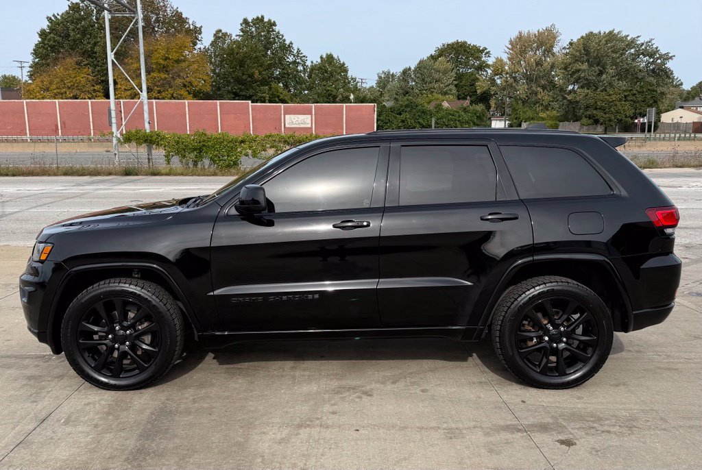 Used 2020 Jeep Grand Cherokee Altitude AWD/4WD image 11