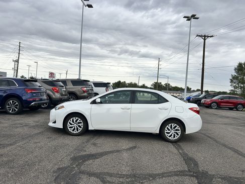 Used 2019 Toyota Corolla LE FWD image 2
