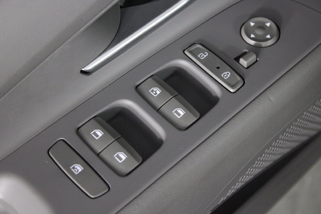 Certified 2022 Hyundai Elantra SEL FWD image 22