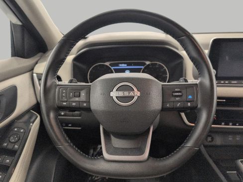 Used 2025 Nissan Rogue SV AWD/4WD image 5