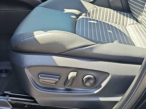 Used 2025 Toyota Corolla Cross AWD Hybrid w/ Convenience Package image 32