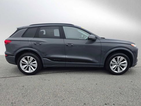 Used 2025 Audi Q6 e-tron Premium w/ Convenience Package image 2