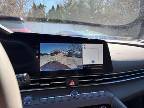 Used 2025 Hyundai Elantra SEL image 22