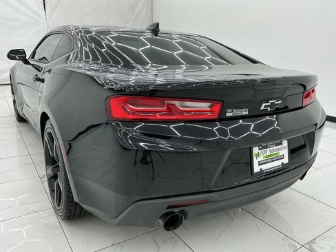 Used 2017 Chevrolet Camaro LT RWD image 9