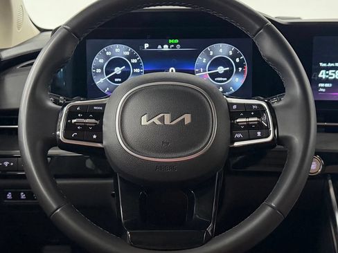 Used 2023 Kia Carnival SX FWD image 16