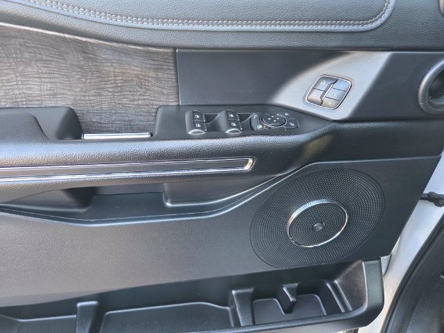 Used 2020 Ford Expedition Limited w/ Equipment Group 302A AWD/4WD image 18