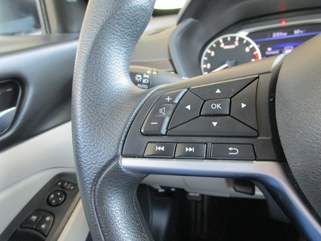 Used 2025 Nissan Altima 2.5 SV FWD image 27