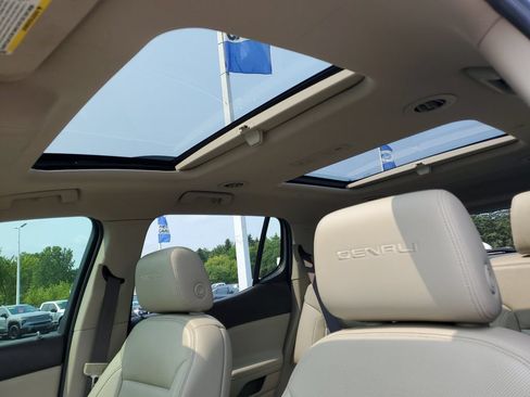 Used 2018 GMC Acadia Denali w/ Technology Package FWD image 10