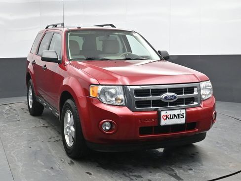 Used 2010 Ford Escape XLT image 4