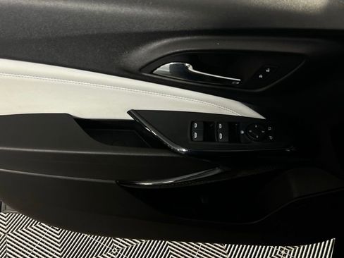 Used 2025 Chevrolet Trax LT w/ LT Convenience Package image 25