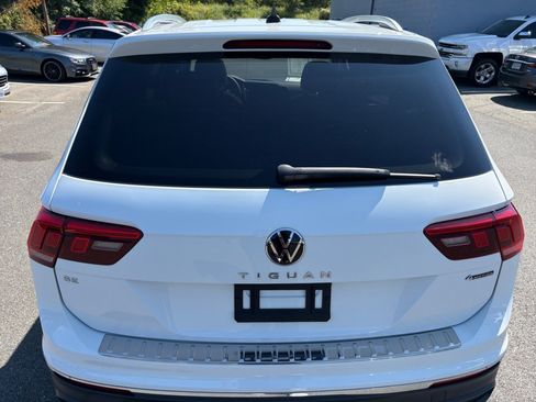 Used 2022 Volkswagen Tiguan SE AWD/4WD image 14