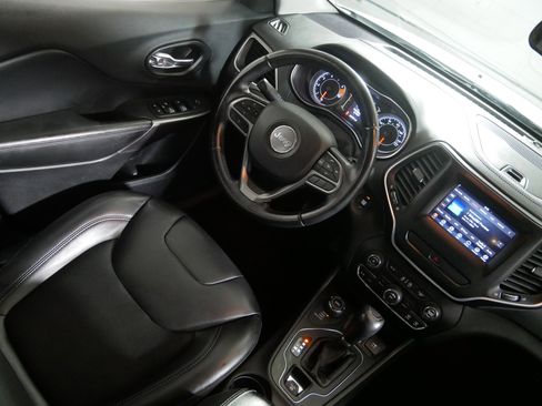 Used 2019 Jeep Cherokee Latitude Plus image 9