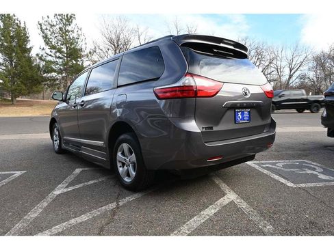 Used 2016 Toyota Sienna LE image 8