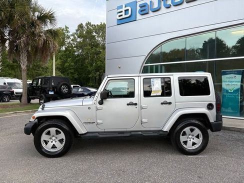 Used 2012 Jeep Wrangler Unlimited Sahara w/ Connectivity Group AWD/4WD image 2