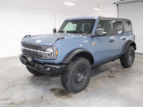 New 2025 Ford Bronco Badlands image 3