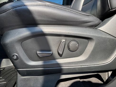 Used 2020 Ford Explorer XLT w/ Equipment Group 202A AWD/4WD image 16