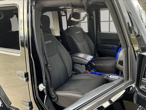 Used 2018 Jeep Wrangler Unlimited Sahara image 8