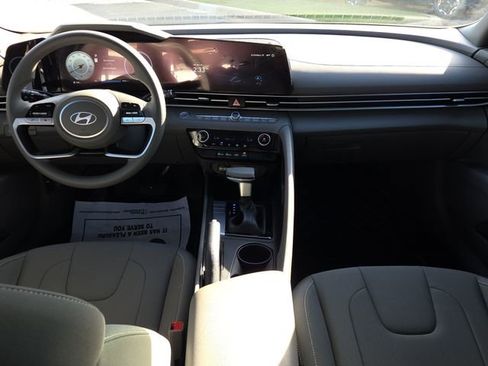 Certified 2024 Hyundai Elantra SEL image 10