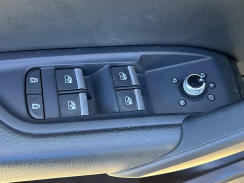 Used 2023 Audi Q5 2.0T Premium w/ Convenience Package image 15