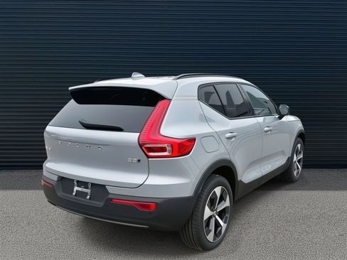 Used 2026 Volvo XC40 B5 Plus w/ Climate Package image 3