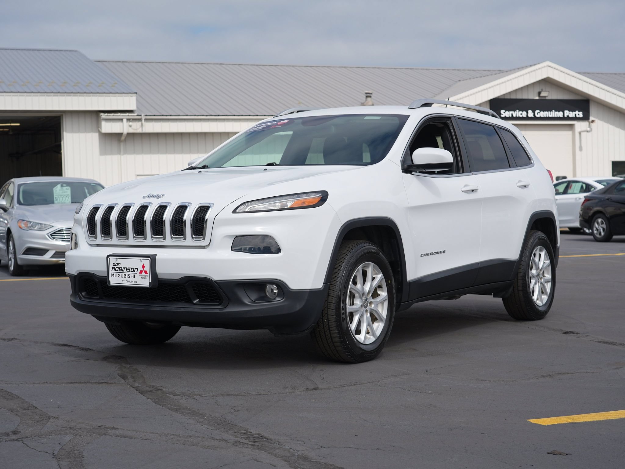 Used 2018 Jeep Cherokee Latitude w/ Safety Group AWD/4WD image 8