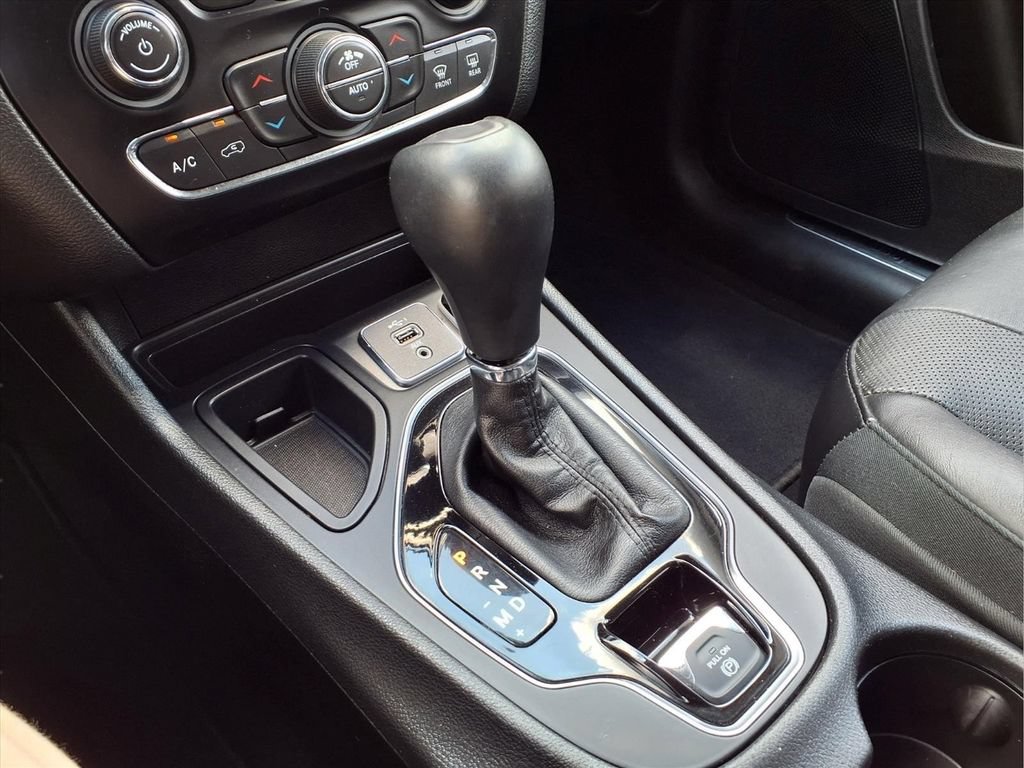 Used 2019 Jeep Cherokee Limited FWD image 13