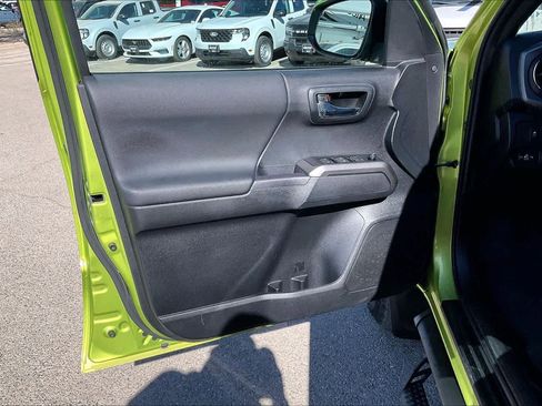 Used 2023 Toyota Tacoma TRD Off-Road image 21