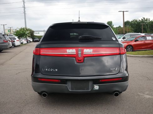 Used 2012 Lincoln MKT FWD image 2