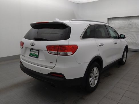 Used 2017 Kia Sorento FWD w/ LX Convenience Package image 9