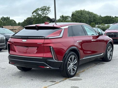 Used 2024 Cadillac Lyriq Luxury w/ LPO, Floor Liner Package image 24