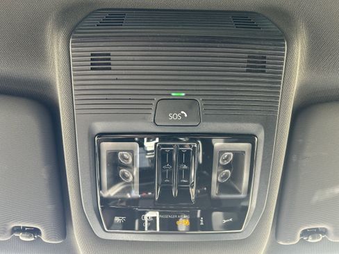 New 2025 Volkswagen Atlas Cross Sport SEL image 24