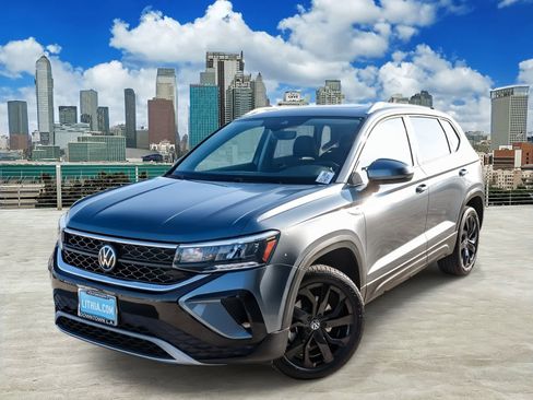 Used 2022 Volkswagen Taos SE w/ Panoramic Sunroof Package image 1