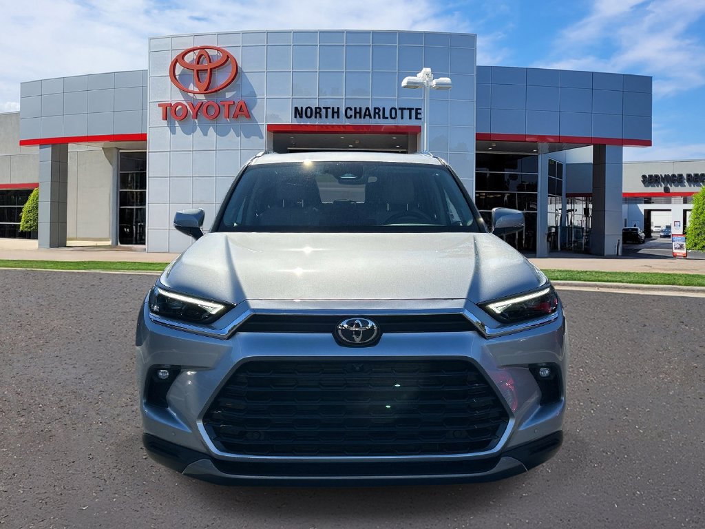 Used 2024 Toyota Grand Highlander AWD image 3