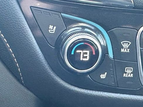 Used 2023 Chevrolet Equinox Premier image 36