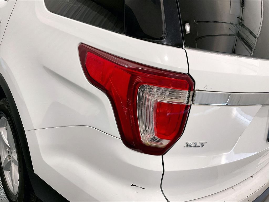 Used 2016 Ford Explorer XLT w/ Equipment Group 201A AWD/4WD image 33