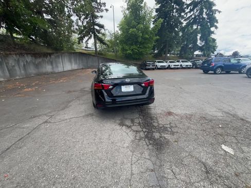 Used 2025 Nissan Altima 2.5 SV FWD image 16