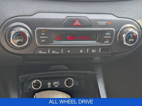Used 2019 Kia Sorento AWD V6 image 24
