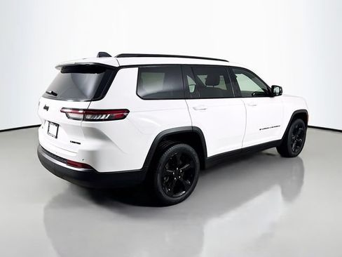 Used 2025 Jeep Grand Cherokee L Limited w/ Black Appearance Package AWD/4WD image 7