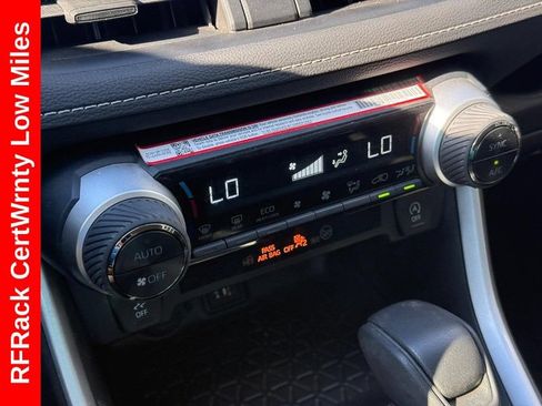 Used 2025 Toyota RAV4 XLE FWD image 31