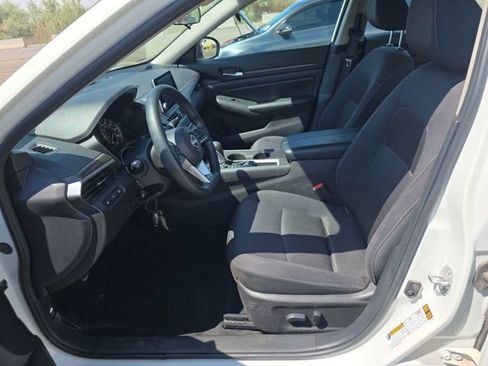 Used 2025 Nissan Altima 2.5 SV FWD image 4