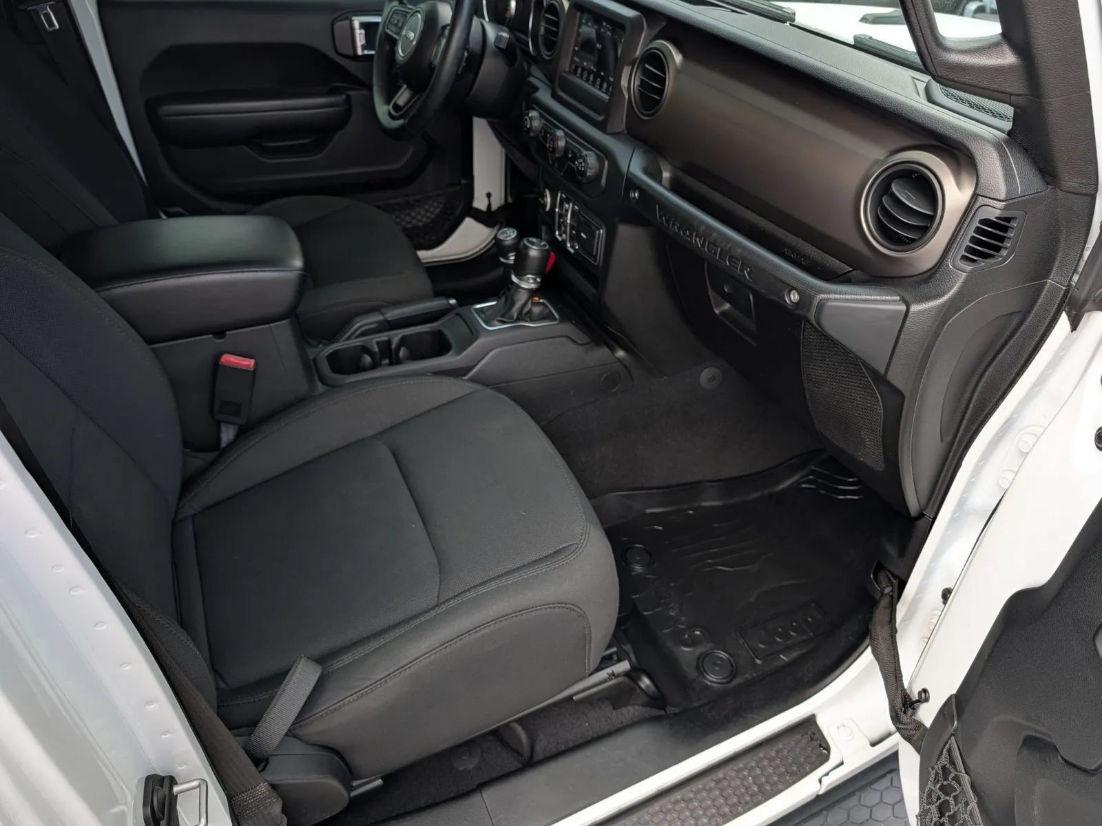 Used 2018 Jeep Wrangler Unlimited Sport S AWD/4WD image 12